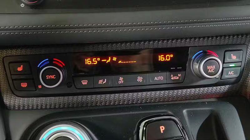 BMW i8 • 2016 • 69,497 km 36