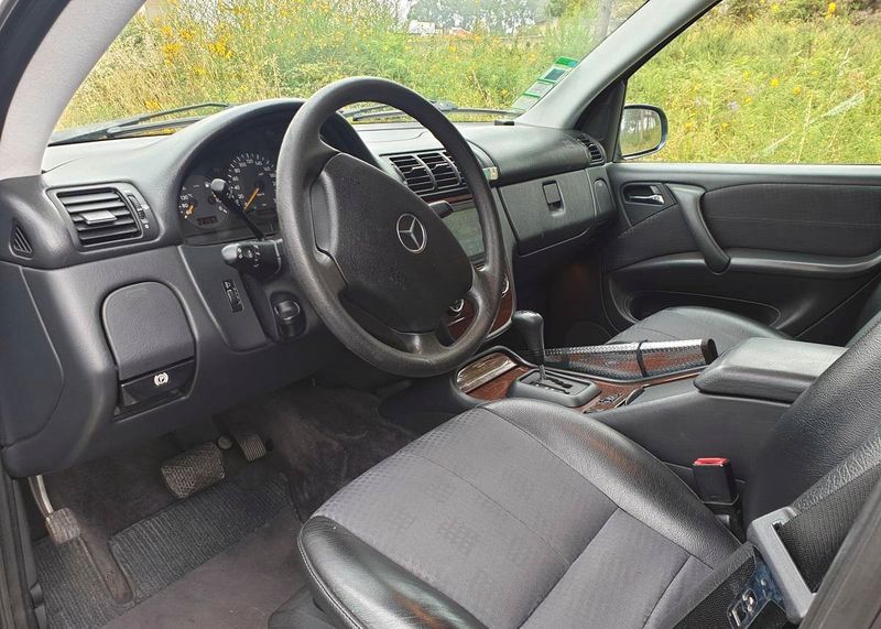 Mercedes-Benz 260 - 560 SEL • 2002 • 170,000 km 4