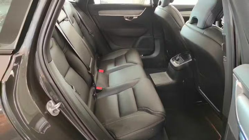 Volvo V90 • 2022 • 20,534 km 13