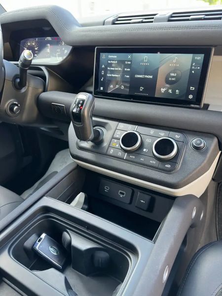 Land Rover Defender • 2022 • 21,653 km 6