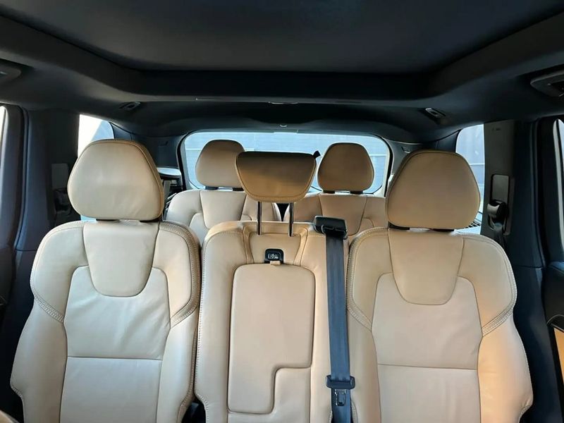 Volvo XC90 • 2019 • 98,000 km 12
