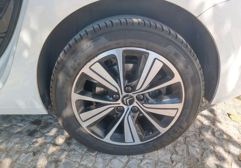 Citroën C4 • 2017 • 190,000 km 3