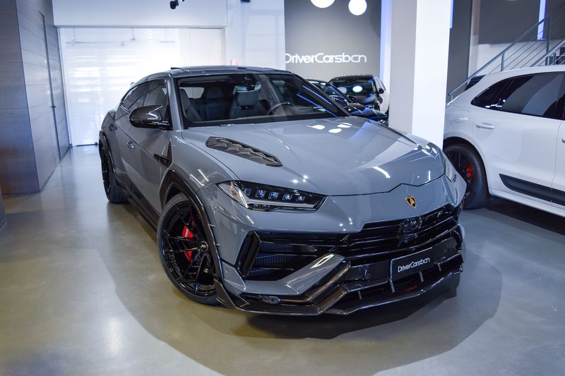 Lamborghini Urus • 2023 • 700 km 1
