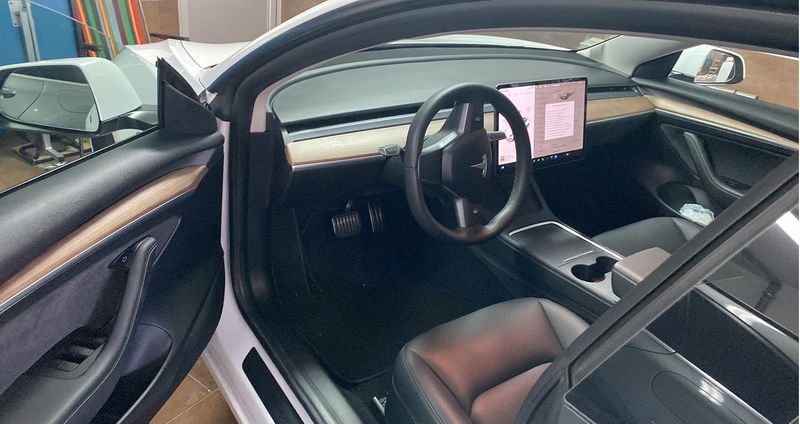 Tesla Model 3 • 2012 • 40,000 km 2