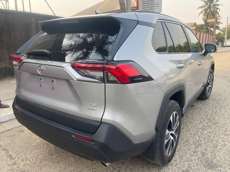 Toyota RAV4 • 2019 • 24 km 3