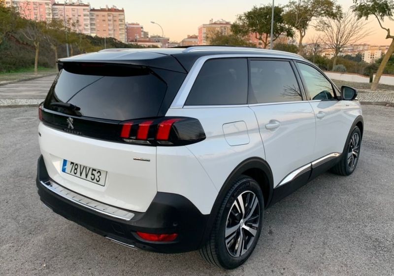 Peugeot 5008 • 2019 • 82,000 km 2
