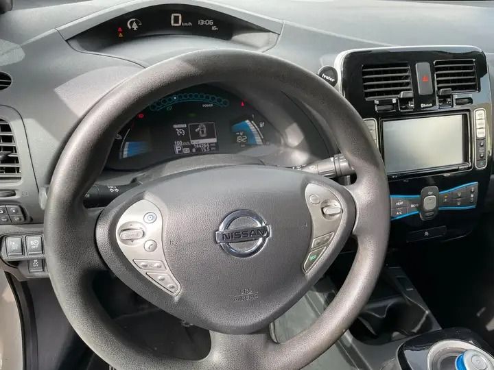 Nissan Leaf • 2014 • 144,200 km 5