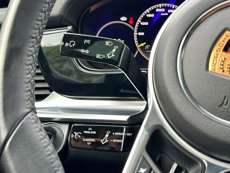 Porsche Panamera • 2018 • 221,000 km 9