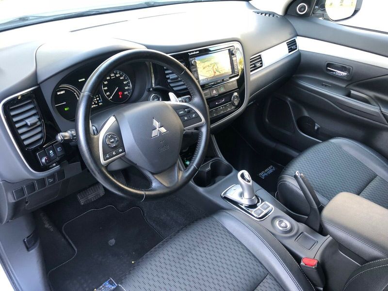 Mitsubishi Outlander • 2013 • 136,000 km 12