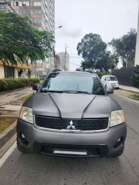 Mitsubishi Endeavor • 2009 • 118,600 km 2