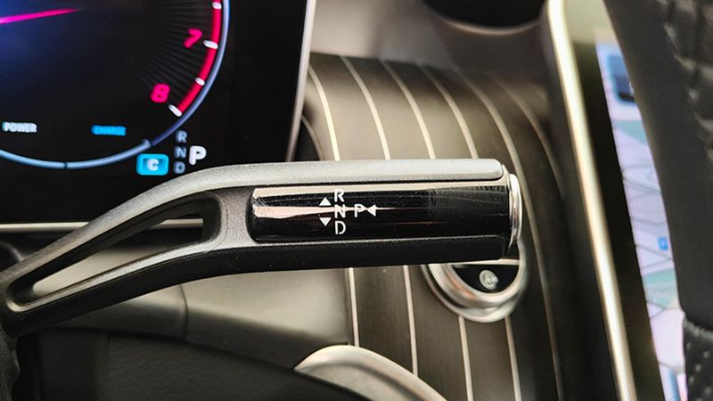 Mercedes-Benz GLC • 2023 • 11,750 km 3