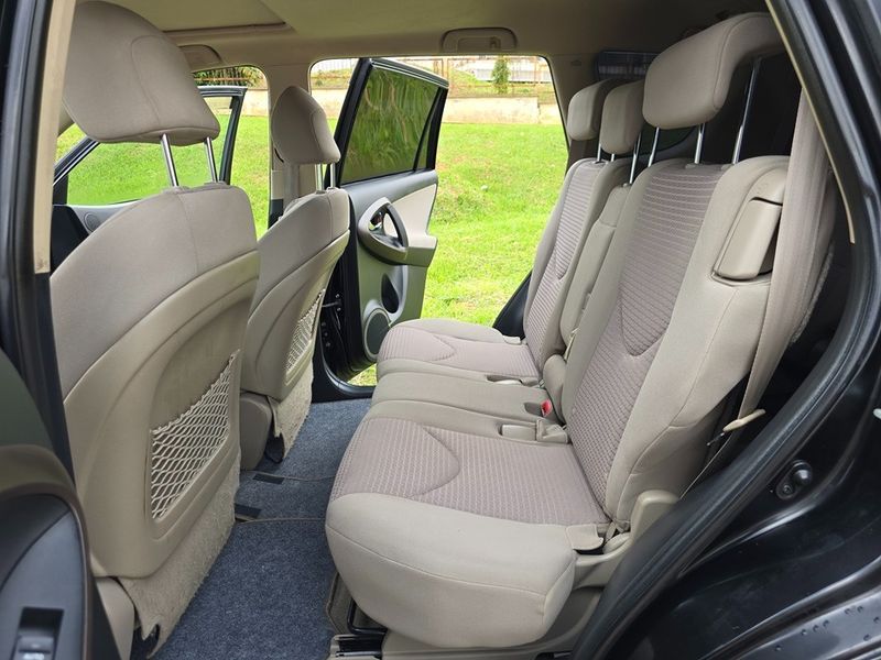 Toyota RAV4 • 2009 • 90,000 km 10