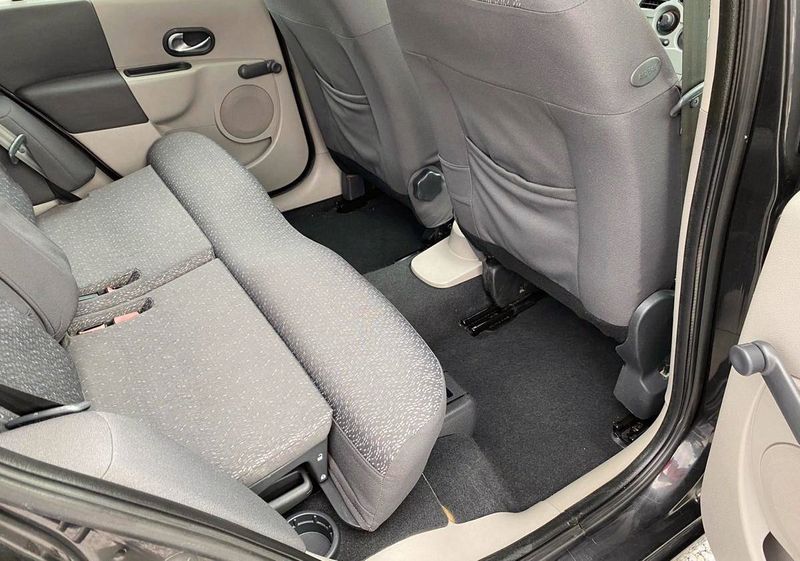 Renault Mégane • 2004 • 180,000 km 7