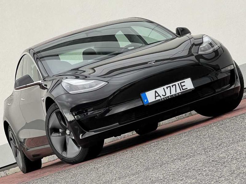 Tesla Model 3 • 2019 • 21,153 km 3