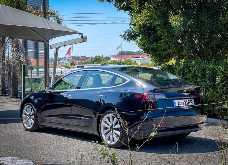 Tesla Model 3 • 2020 • 19,800 km 5
