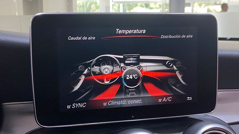 Mercedes-Benz C-Class • 2018 • 84,652 km 18