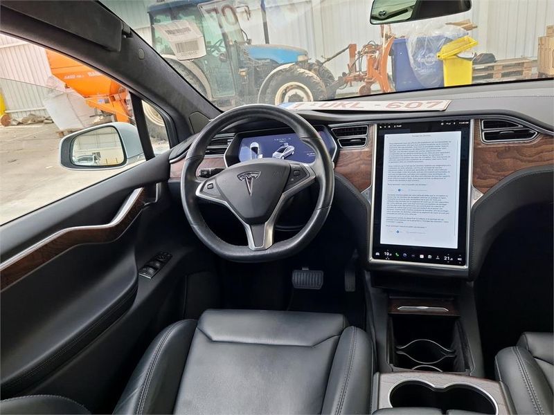 Tesla Model X • 2018 • 47,000 km 3