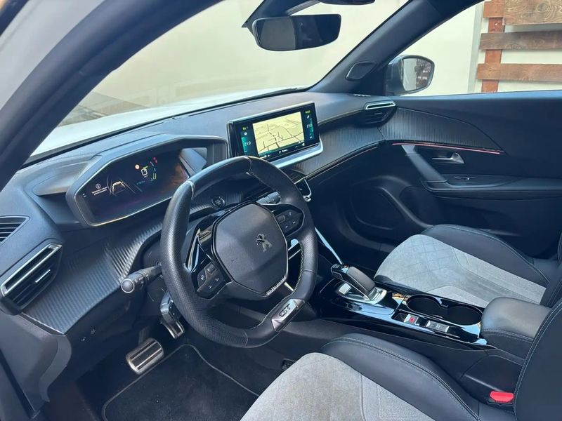 Peugeot 2008 • 2021 • 41,900 km 8