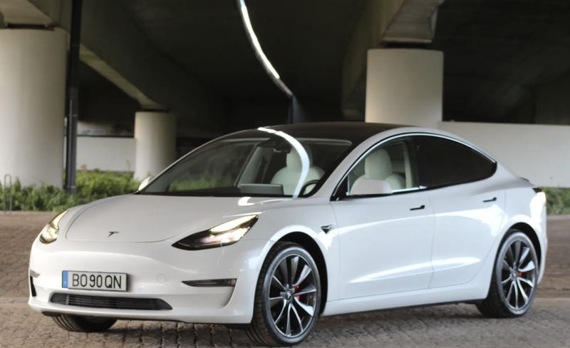 Tesla Model 3 • 2019 • 129,000 km 3