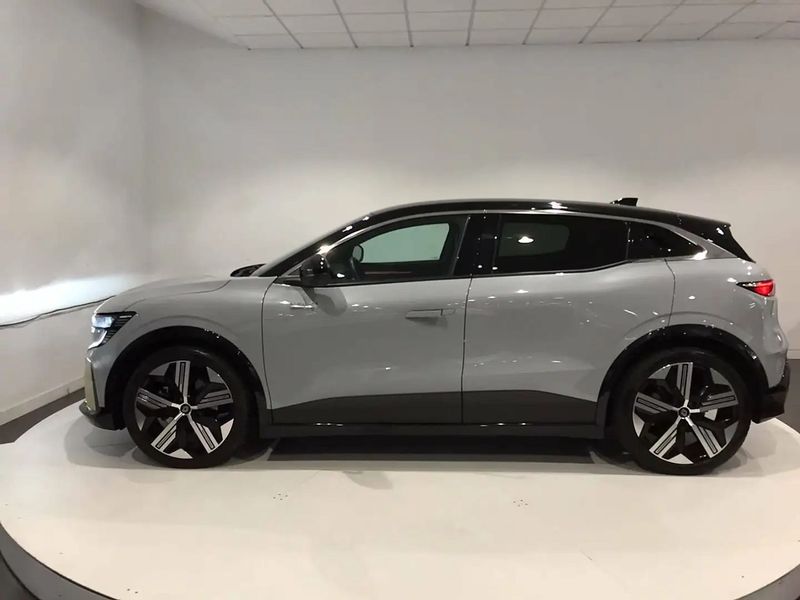 Renault Mégane • 2023 • 12,222 km 2