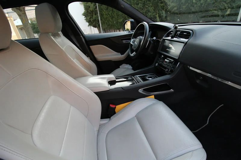 Jaguar F-Pace • 2017 • 99,000 km 10