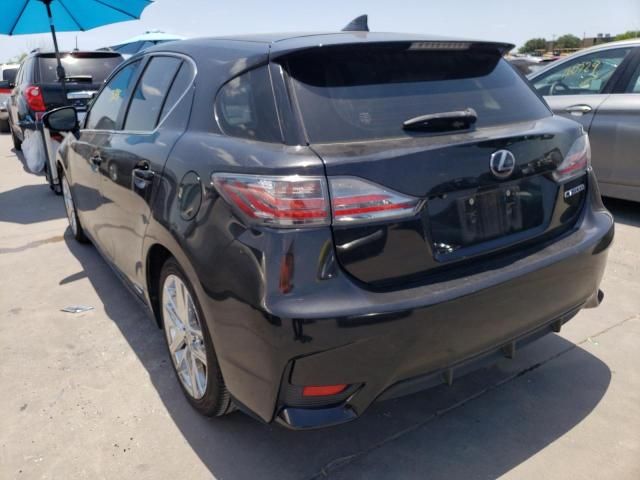 Lexus CT • 2017 • 100 km 3