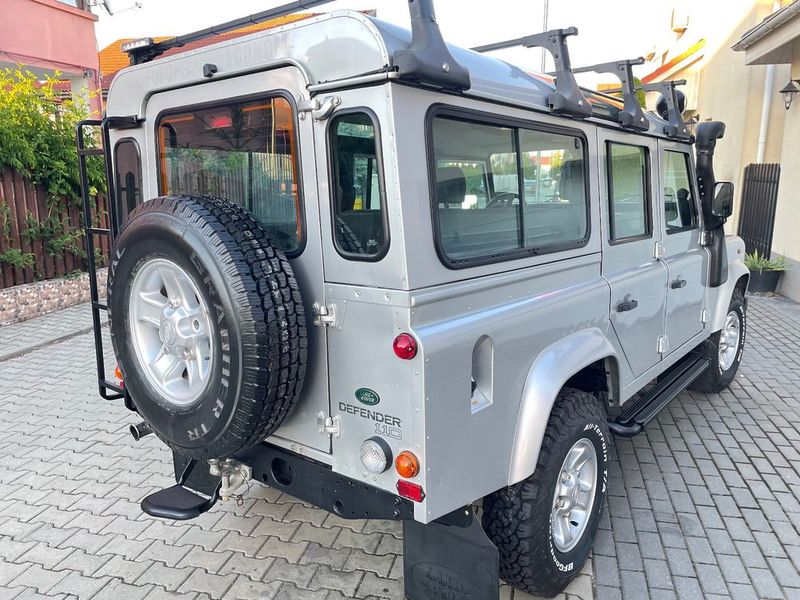 Land Rover Defender • 2003 • 93,320 km 3