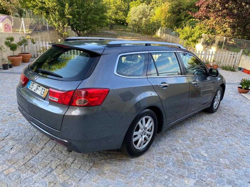 Honda Accord • 2010 • 243,342 km 3