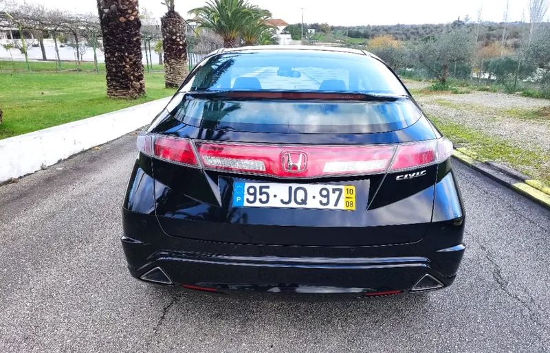 Honda Civic • 2010 • 169,000 km 1