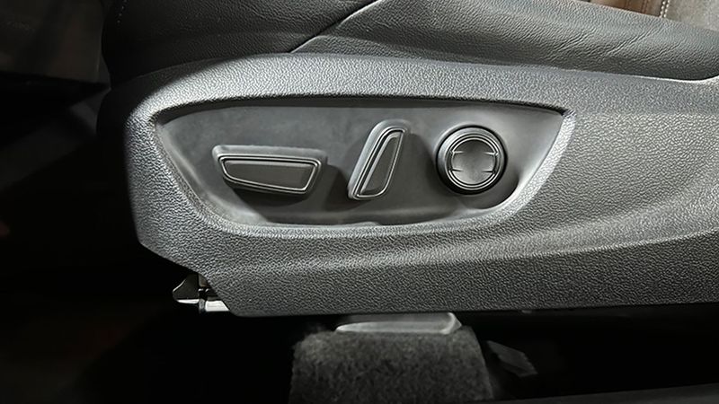 Toyota C-HR • 2021 • 9,000 km 6