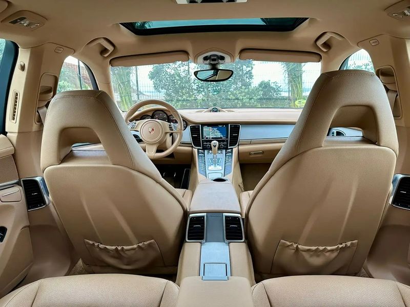 Porsche Panamera • 2013 • 176,000 km 3