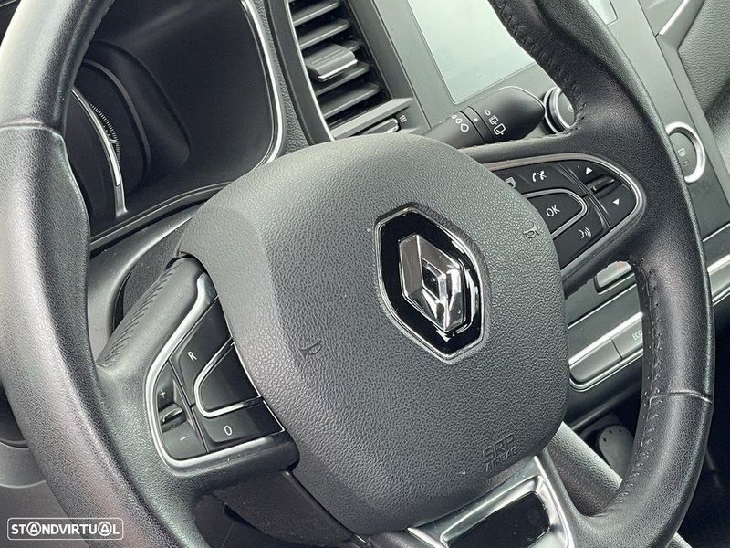 Renault Mégane • 2017 • 97,000 km 5