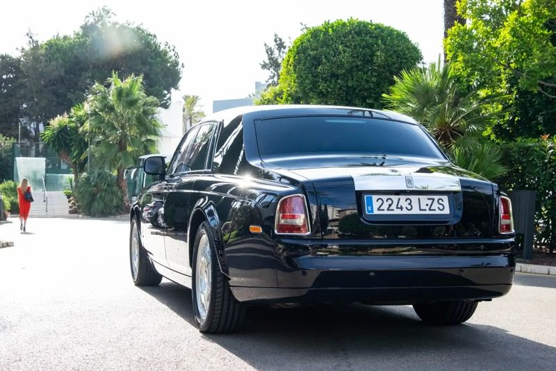 Rolls-Royce Phantom • 2011 • 75,000 km 6