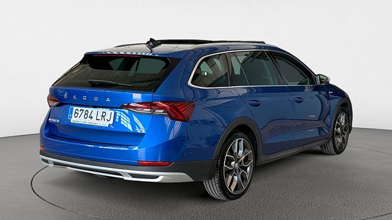 Škoda Octavia Combi • 2021 • 124,855 km 2