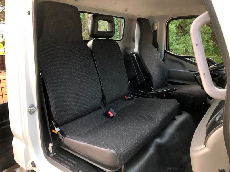 Mitsubishi Fuso canter • 2018 • 93,000 km 8