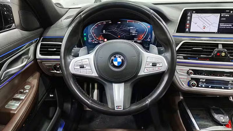 BMW 7 Series • 2020 • 98,604 km 7