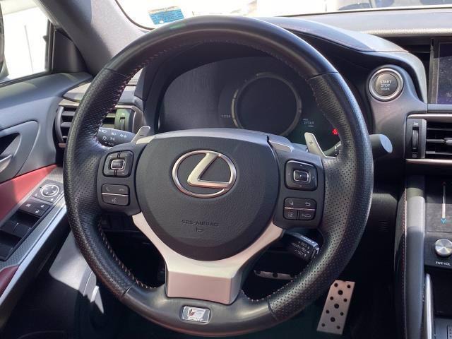 Lexus IS • 2018 • 27,365 km 11
