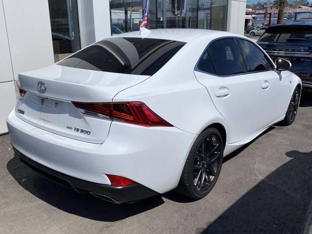 Lexus IS • 2018 • 27,365 km 5