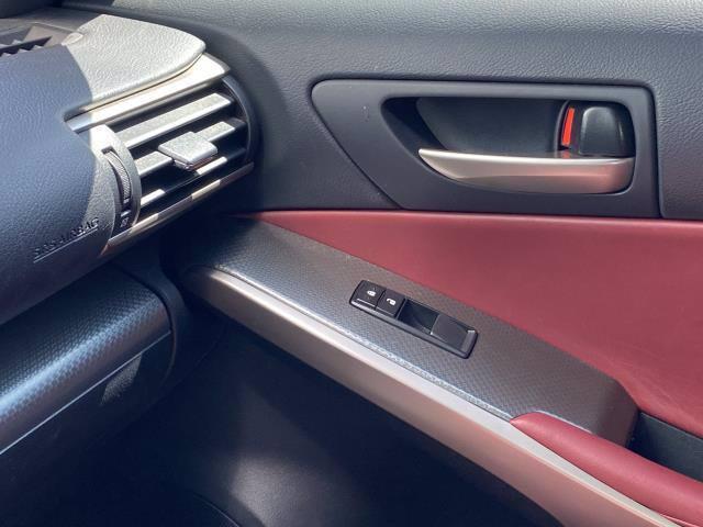 Lexus IS • 2018 • 27,365 km 3