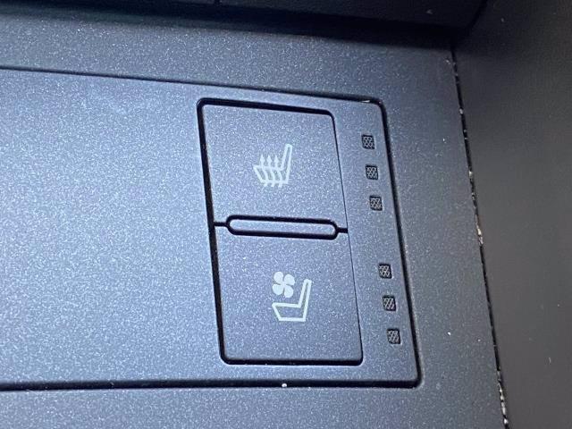 Lexus IS • 2018 • 27,365 km 25