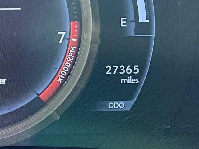 Lexus IS • 2018 • 27,365 km 9
