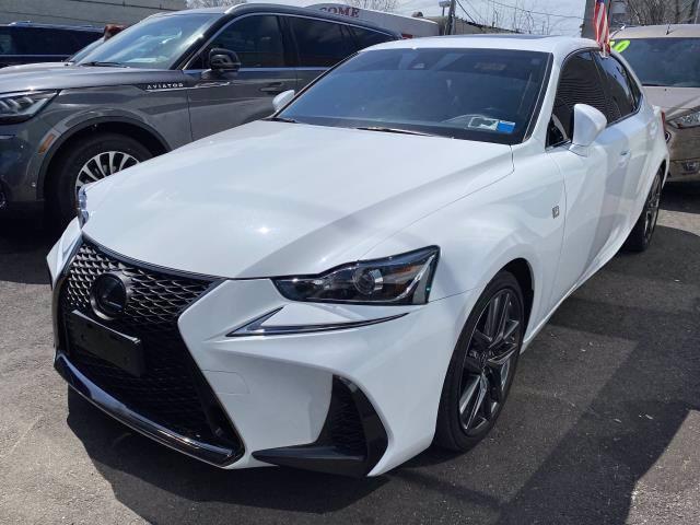 Lexus IS • 2018 • 27,365 km 18