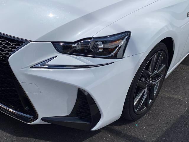 Lexus IS • 2018 • 27,365 km 14
