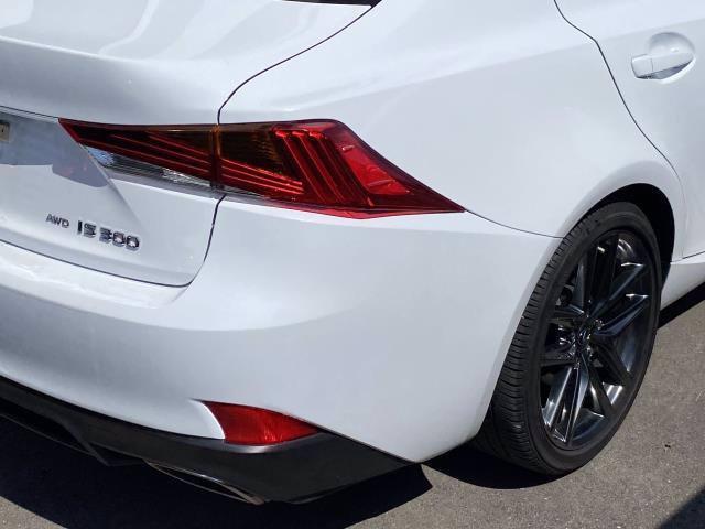 Lexus IS • 2018 • 27,365 km 10