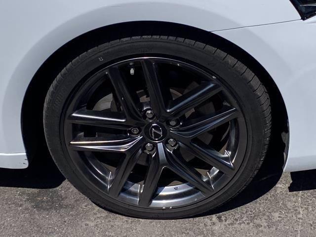 Lexus IS • 2018 • 27,365 km 6