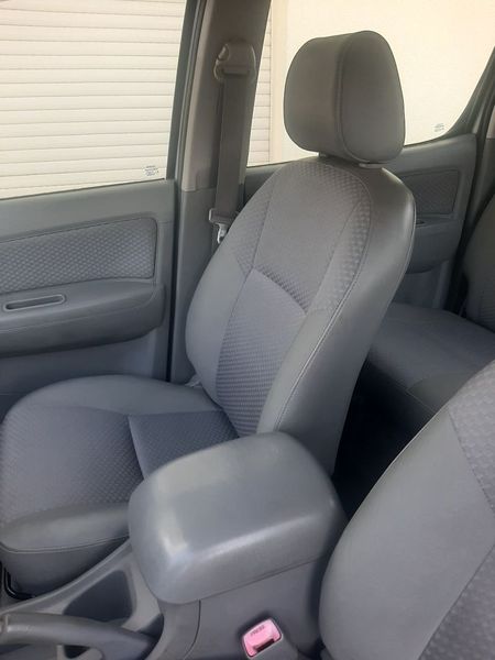 Toyota Hilux • 2008 • 156,000 km 4