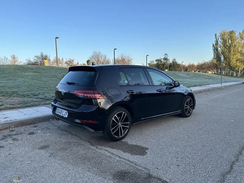 Volkswagen Golf • 2020 • 99,000 km 8