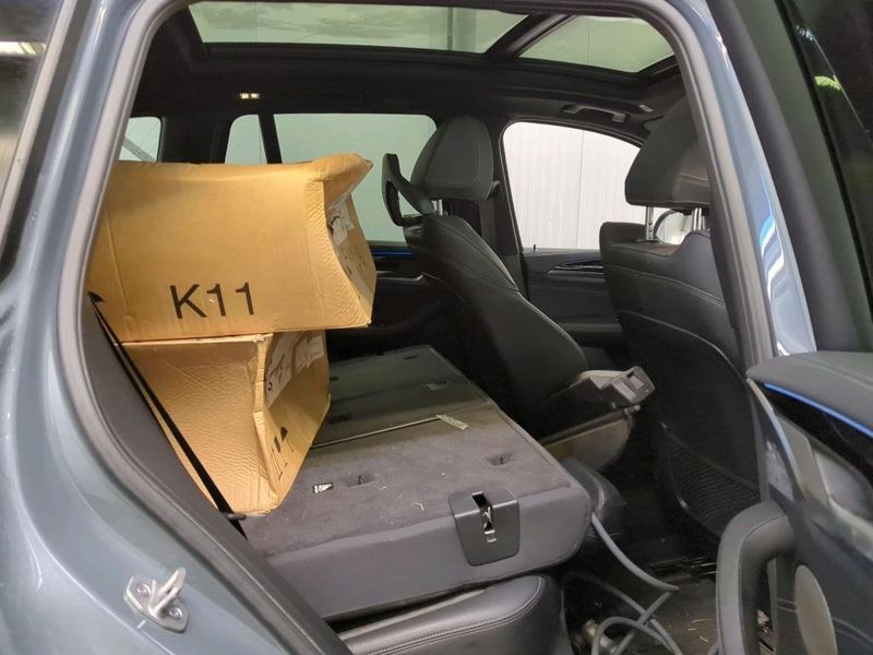 BMW X3 • 2021 • 30,190 km 3