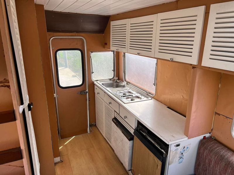 Ford Transit Cargo Van • 1977 • 80,000 km 6