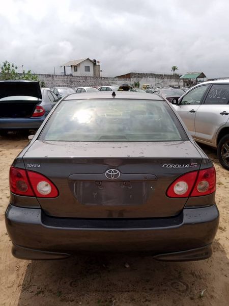 Toyota Corolla • 2006 • 175,000 km 3